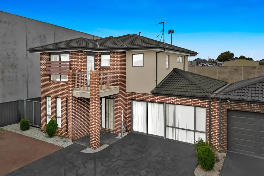 Dandenong 3Kwarto Sophisticated Family Living with Exceptional Space & Flexibility