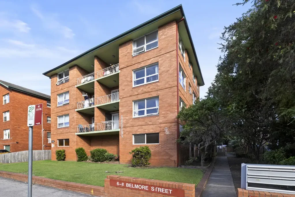 Burwood 2房 Inner West抢手地段 精品公寓 现代装修 私人阳台 靠近购物交通 著名学校云集 Modern Interiors, Convenient Location