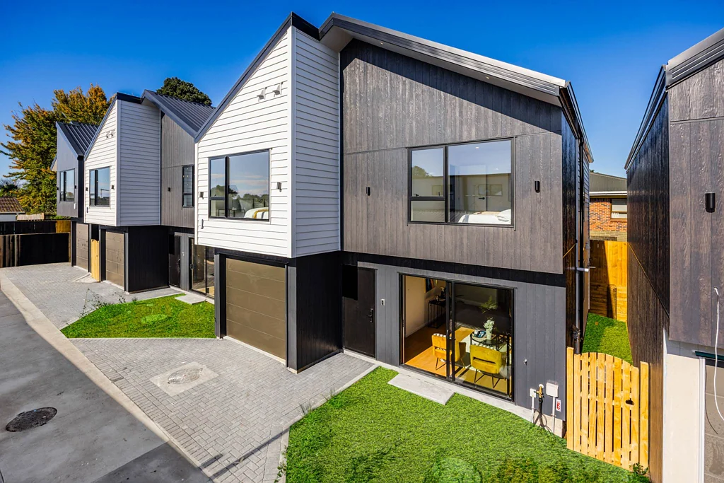 Papatoetoe 4 Slaapkamer Brand New Family Home with Downstairs Bed & Bath