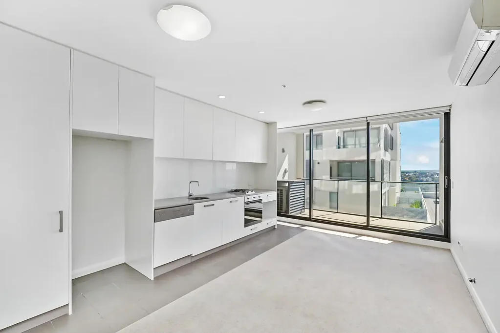 North Facing Convenient Studio - Optional Parking