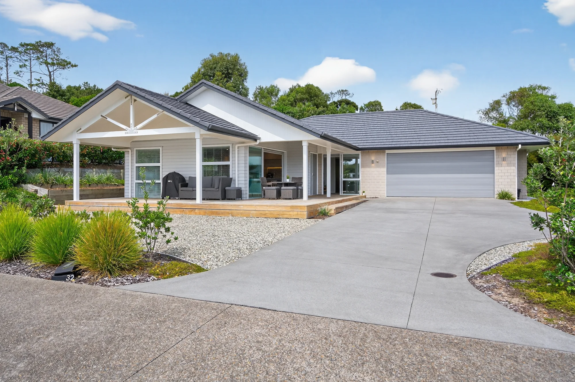Mangawhai Heads 4ห้องนอน Modern coastal living with pool and gym access