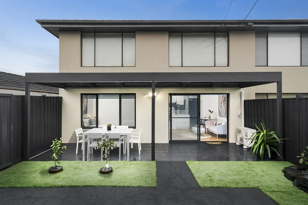 2/15 Jurga Court, Seaholme, VIC 3018