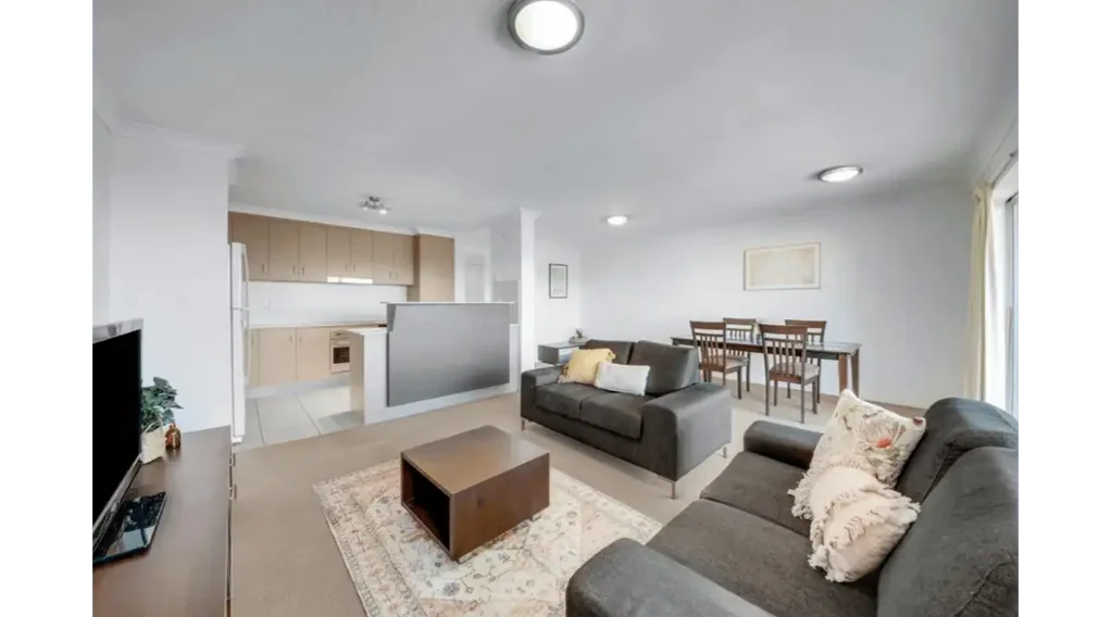 BEACH SIDE APARTMENT LIVING - MODERN, SPACIOUS & CONVENIENT