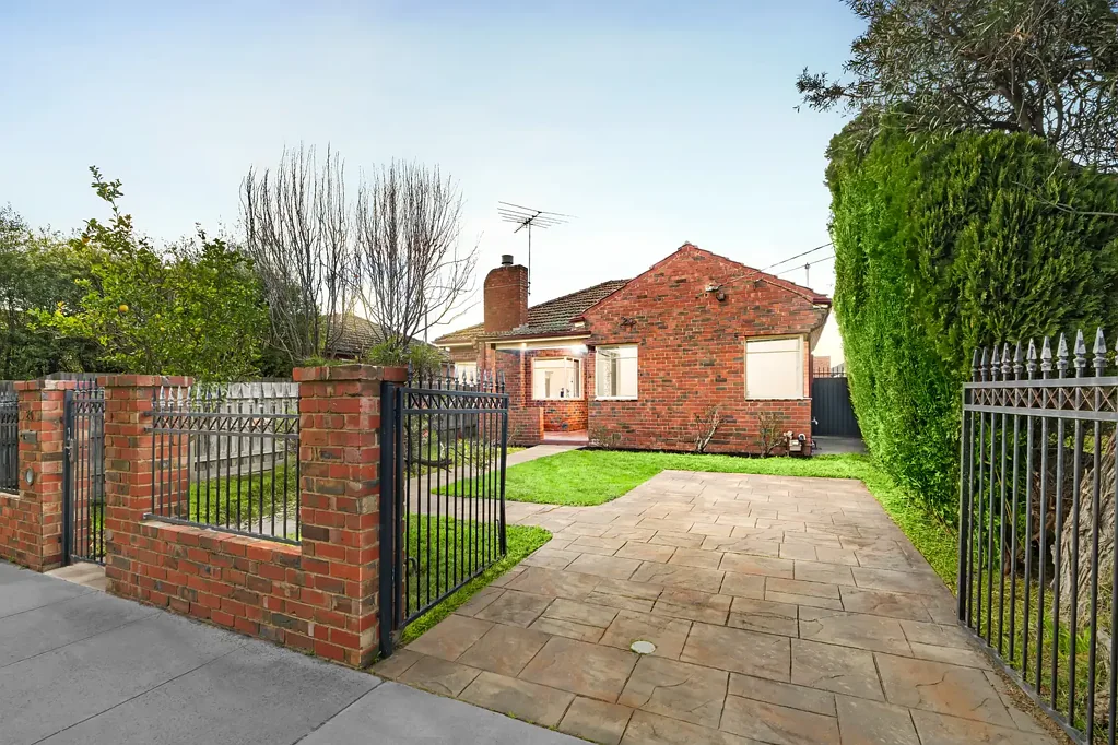 Bentleigh 3Moenga A Charming Family Home in a Highly Sought-After Location