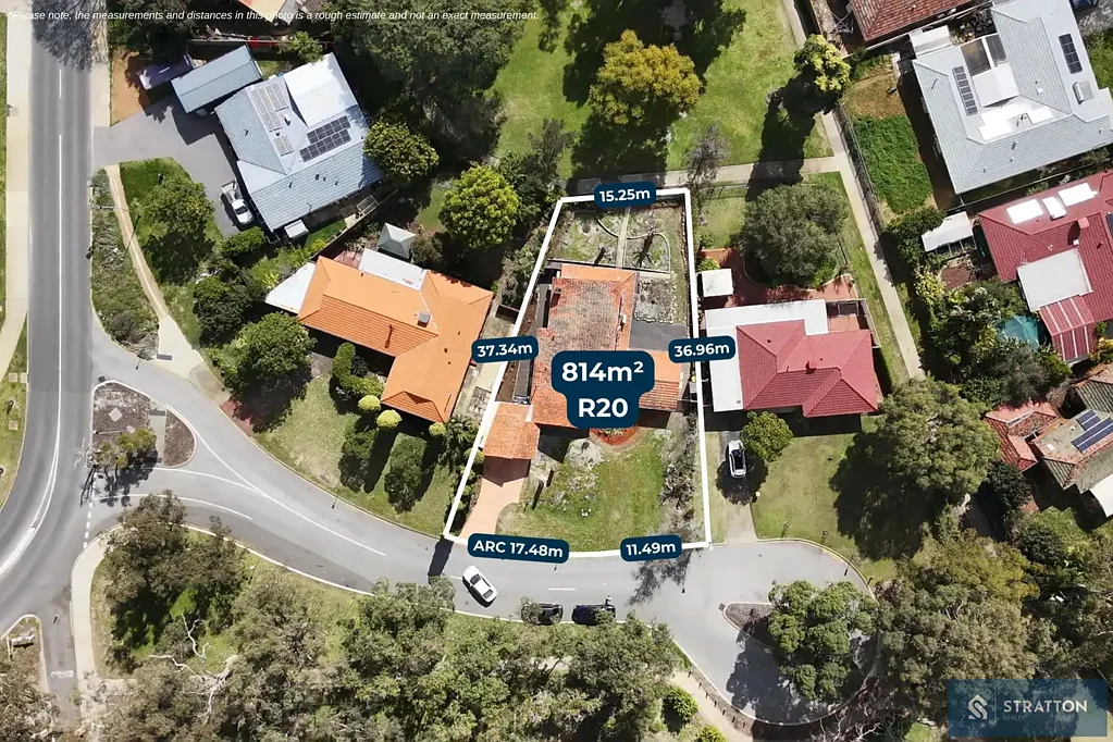 Thornlie 4 Slaapkamer Spacious Two-Storey Family Home on 814sqm - Wide Frontage & R20 Zoning!