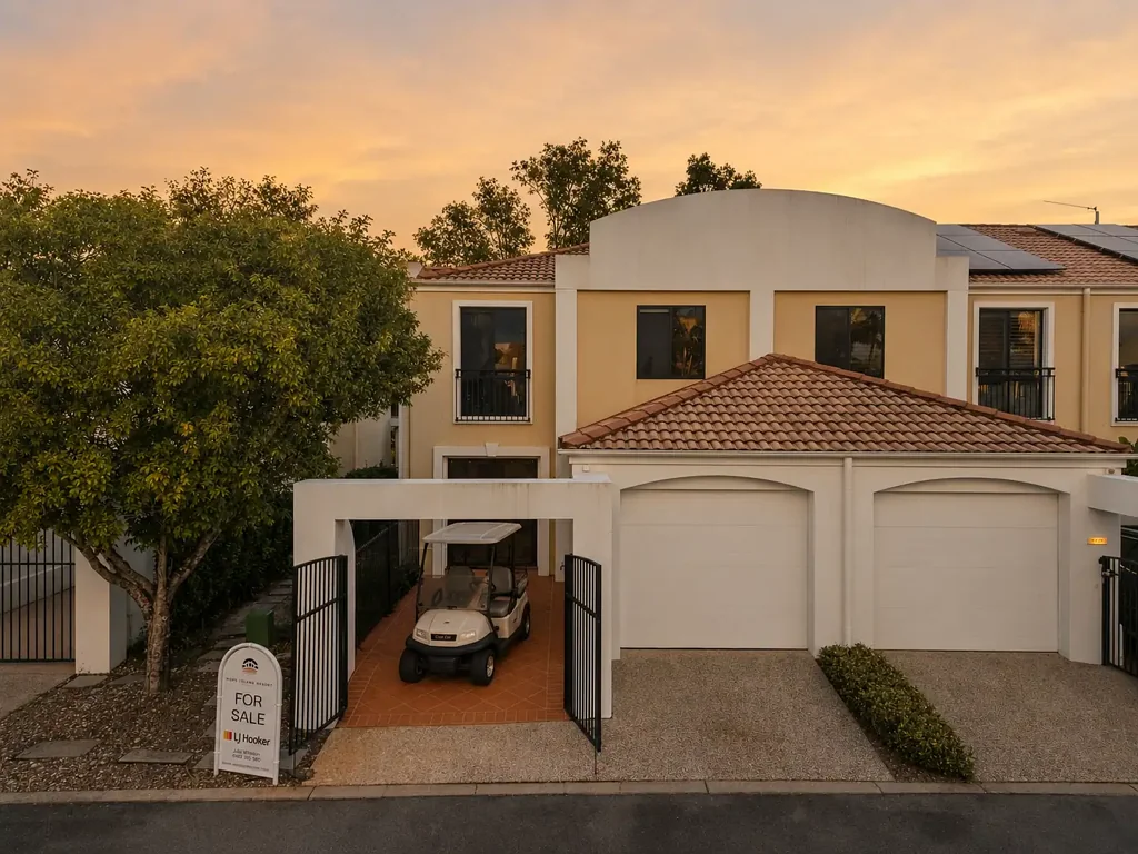 Hope Island 3房  Luxury Living Surrounded by Peace, Privacy and Golf Course Beauty