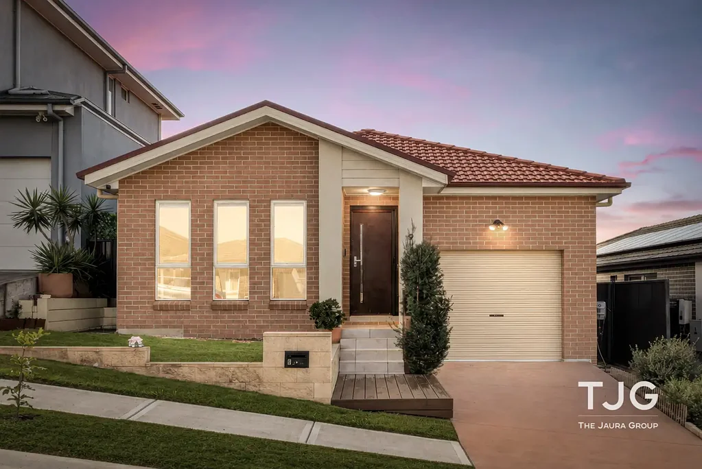 Box Hill 4બેડરૂમ A Cozy Family Retreat with Sunlit Interiors & Exceptional Outdoor Living