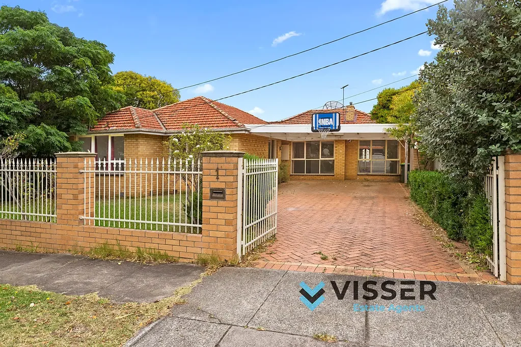 Perfectly Positioned Family Sized Home