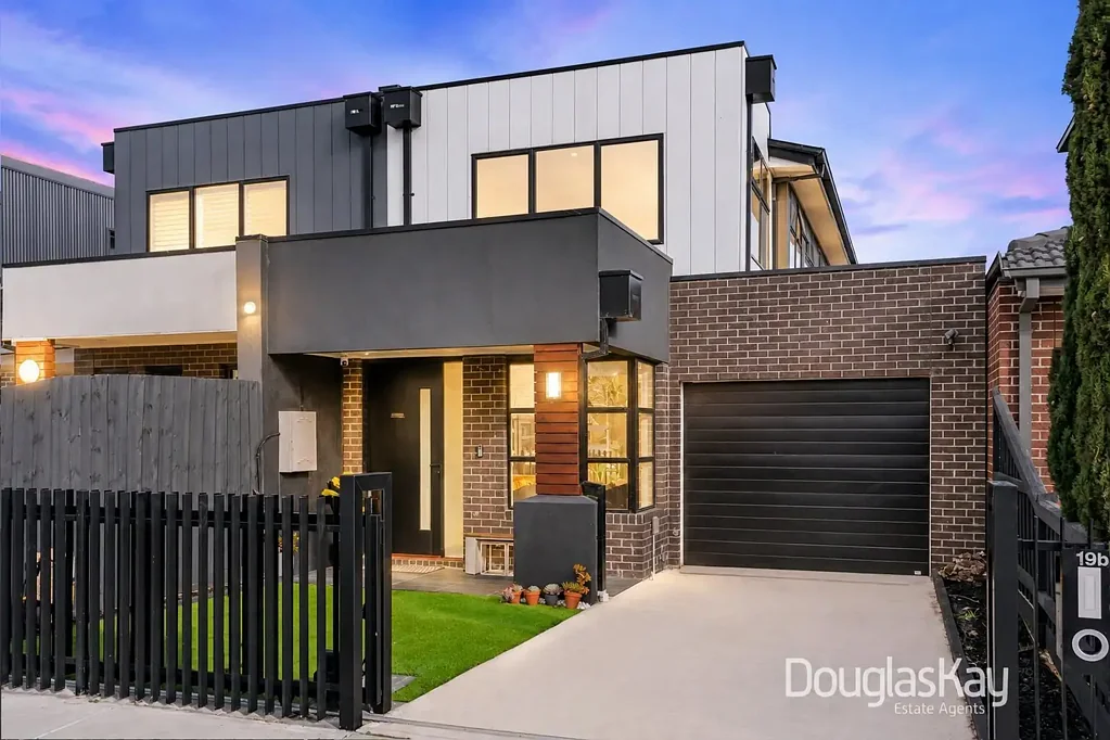 Braybrook 4房 现代家庭奢华，空间宽敞。 Contemporary Family Luxury with Space to Match.