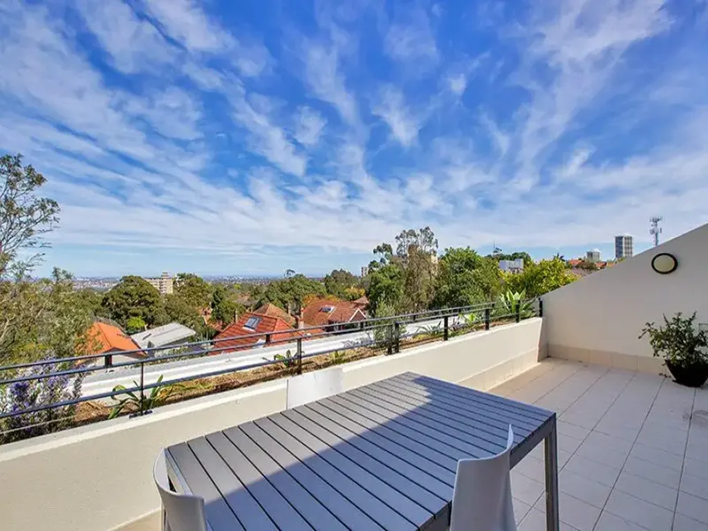 Stylish Apartment in the Heart of Crows Nest | Walk to Dining, Transport & Lifestyle Hotspots