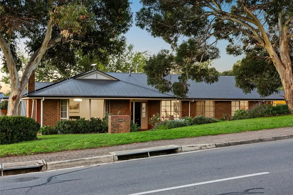 Magill 5બેડરૂમ A Substantial Home Given a Stunning Remodel - Over the Shoulder of Penfolds.