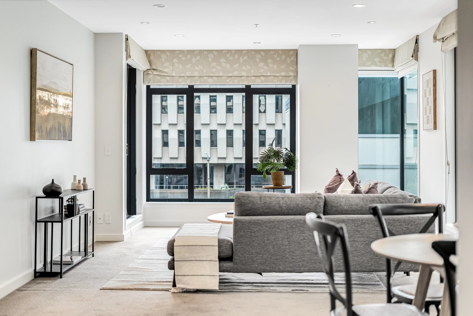 Thorndon 2 Bedroom SPACIOUS APARTMENT WITH SUN, DECK & SECURE PARKING