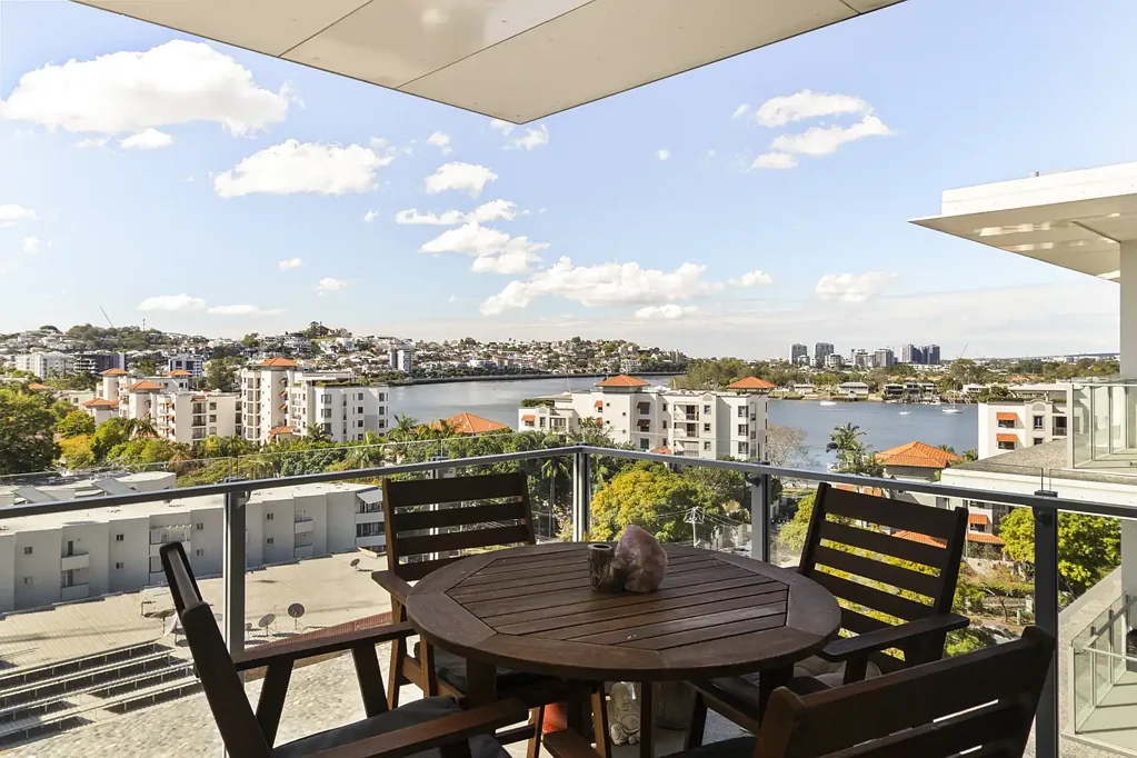 Newstead 2 Slaapkamer At the heart of the home is Incredible River Views