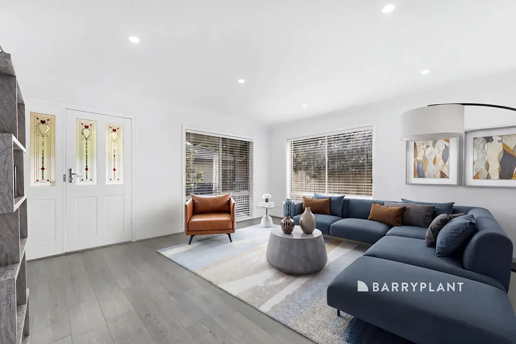 Narre Warren South 4房 无物业管理费 精美两层住宅 主卧带步入式衣帽间 角落水疗中心 中央地暖 低维护庭院 邻近公园学校商圈 Experience Modern Comfort – No Body Corporate!