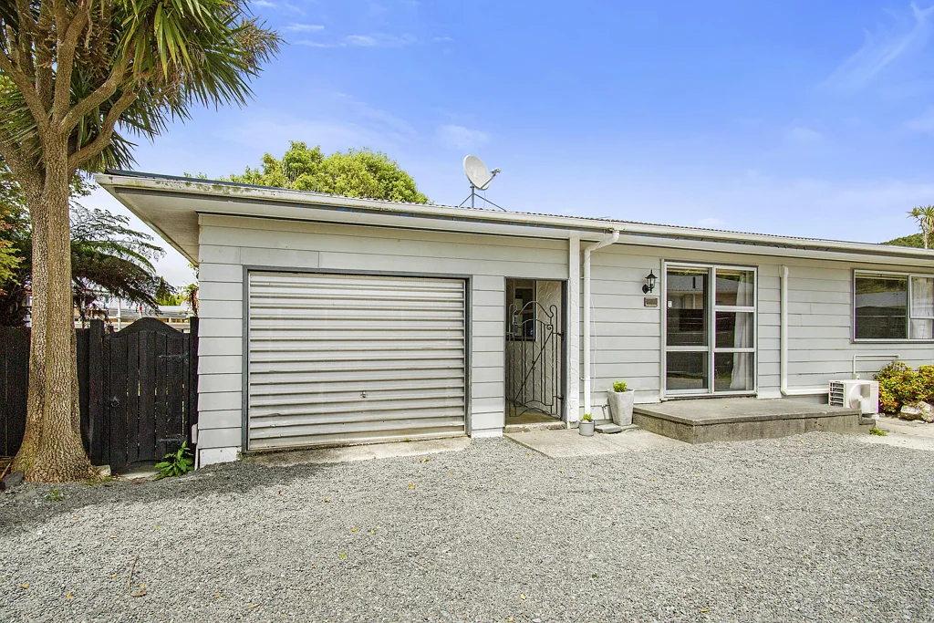 Wainuiomata 3ห้องนอน Potential Packed Investment