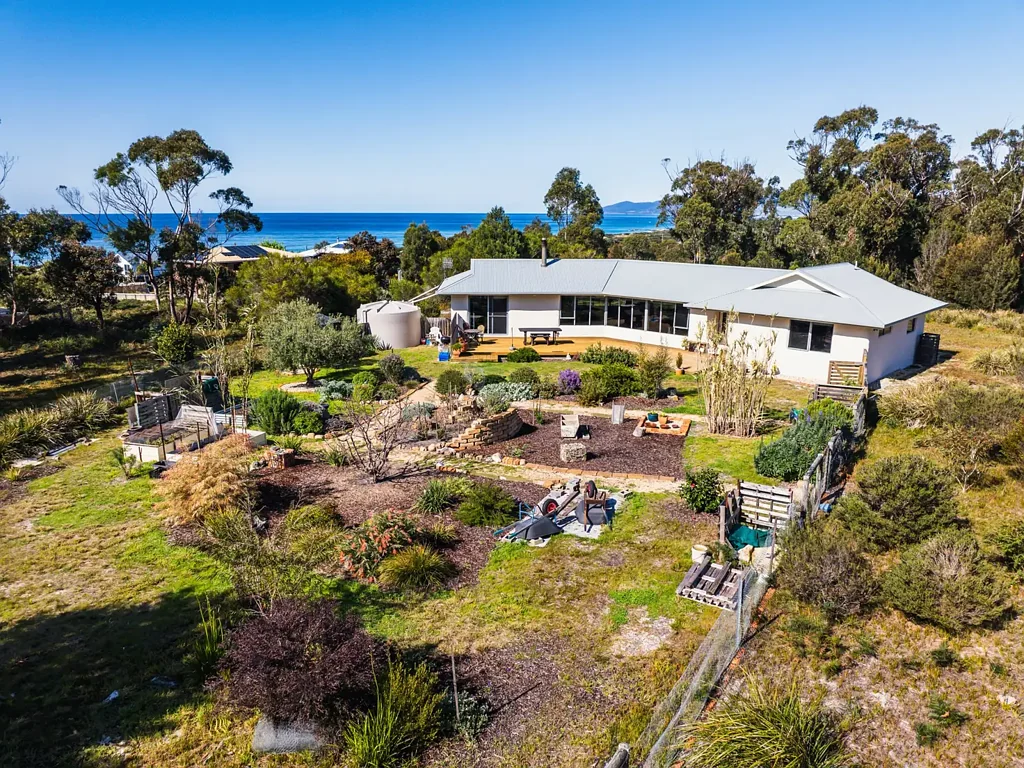 Beaumaris 2 Bedroom Coastal property with income