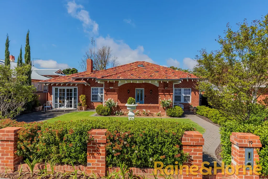 Dubbo 3Kwarto Red Brick Beauty with a Modern Soul
