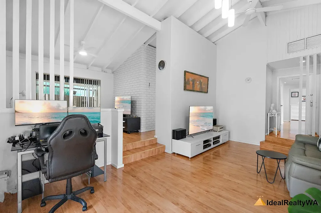 Bull Creek 3Kwarto CHARMING RESIDENCE ON CORNER BLOCK IN WSHZ AND WALKING DISTANCE TO OBERTHUR PRIMARY SCHOOL