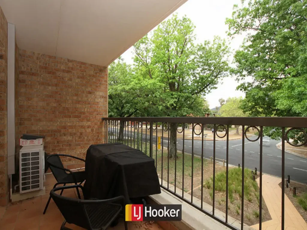 One bedroom unit close to the City