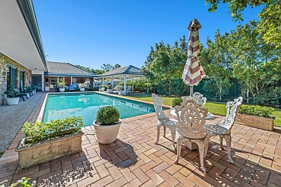 Ashmore 5Zimmer ABSOLUTELY BEAUTIFUL COUNTRY/HAMPTONS STYLE LIVING ... A HOME YOU WILL FALL IN LOVE WITH !!!