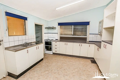 Mount Isa 2 Bedroom Gorgeous Cottage, Big Shed & Huge Block!!
