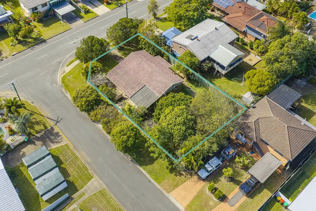 Strathpine 4Zimmer Family Home on an Expansive 804m² Corner Block