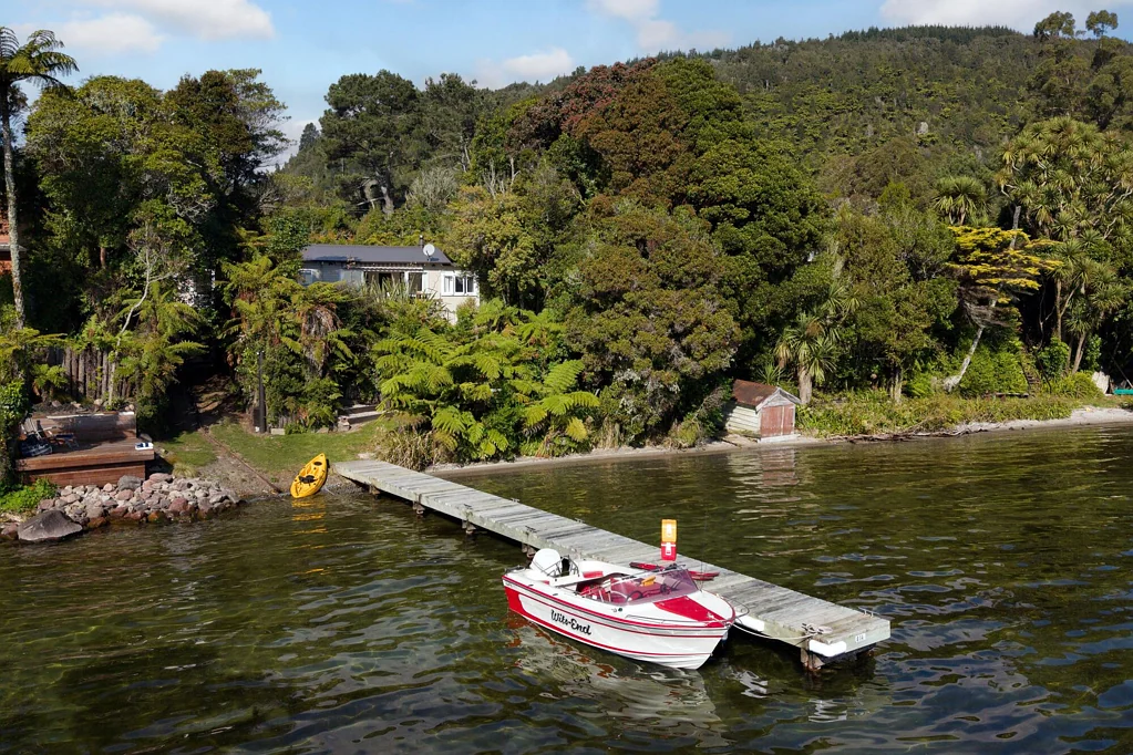 Lake Rotoiti 3房  A true Rotoiti quintessential Kiwi bach