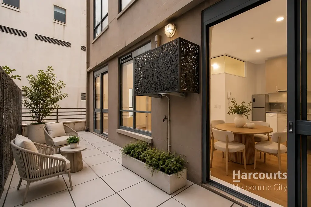 Charming Two-Bedroom Art Deco Gem!