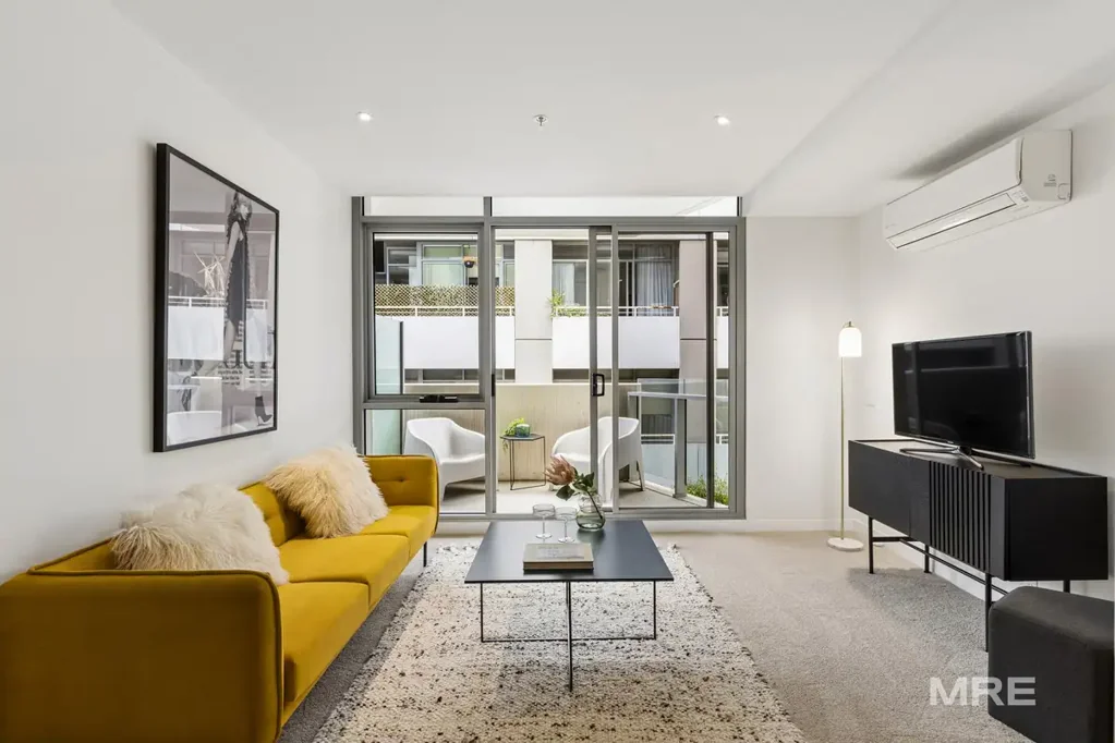 Port Melbourne 1 Bedroom Bayside Living Just Moments from Cafés, Transport & the Beach