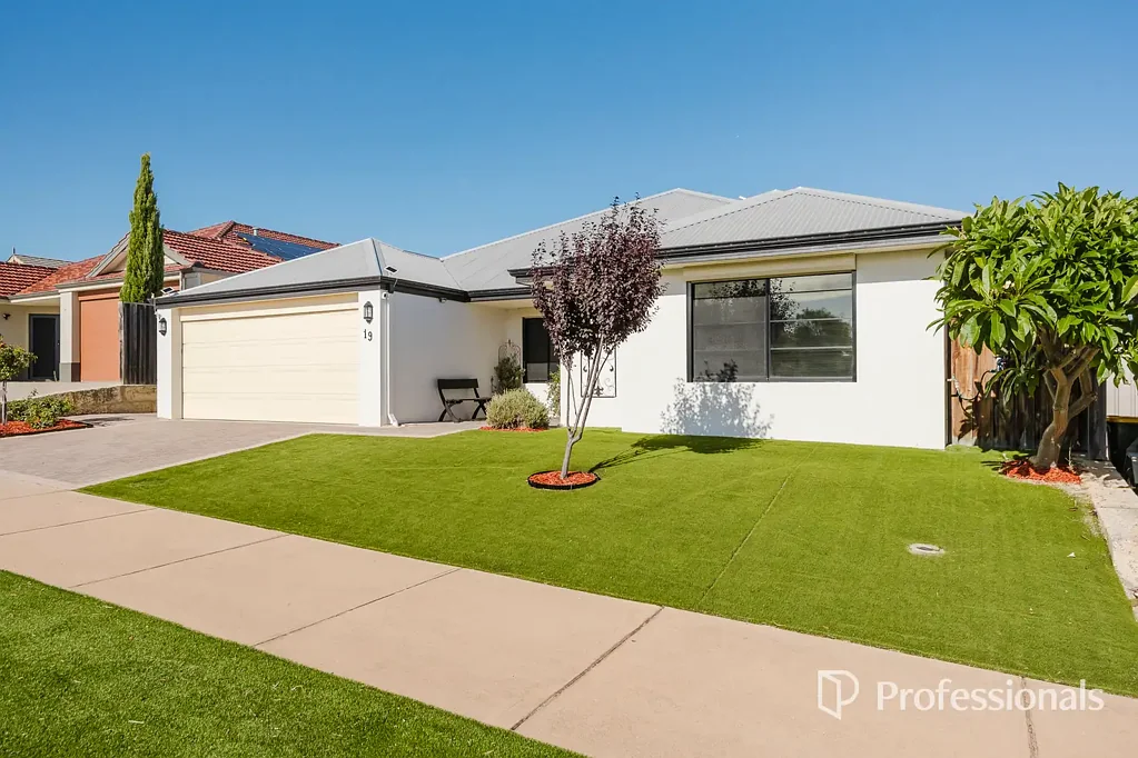 19 Birchmore Gardens, Ellenbrook, WA 6069