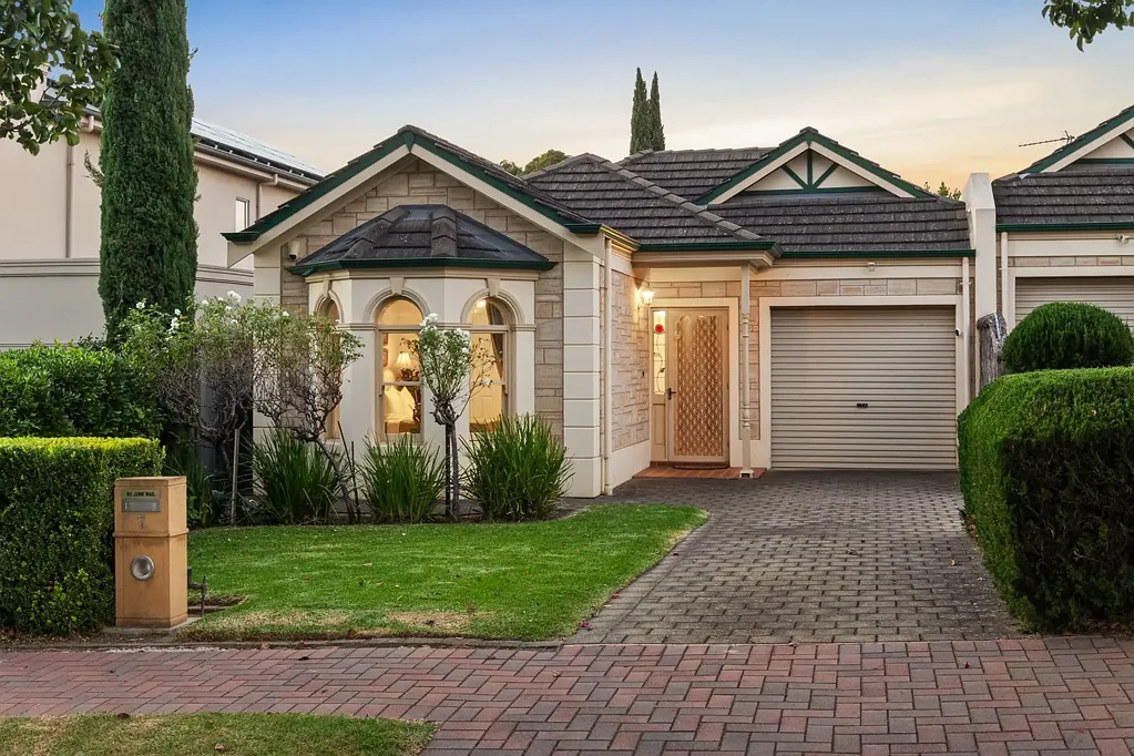 St Georges 3ห้องนอน Torrens Title Home | Contemporary Comfort Meets Eastern Suburbs Prestige.