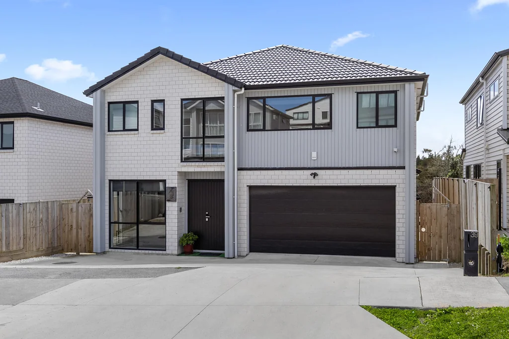 Flat Bush 6 Slaapkamer Grand Family Living with Income Potential