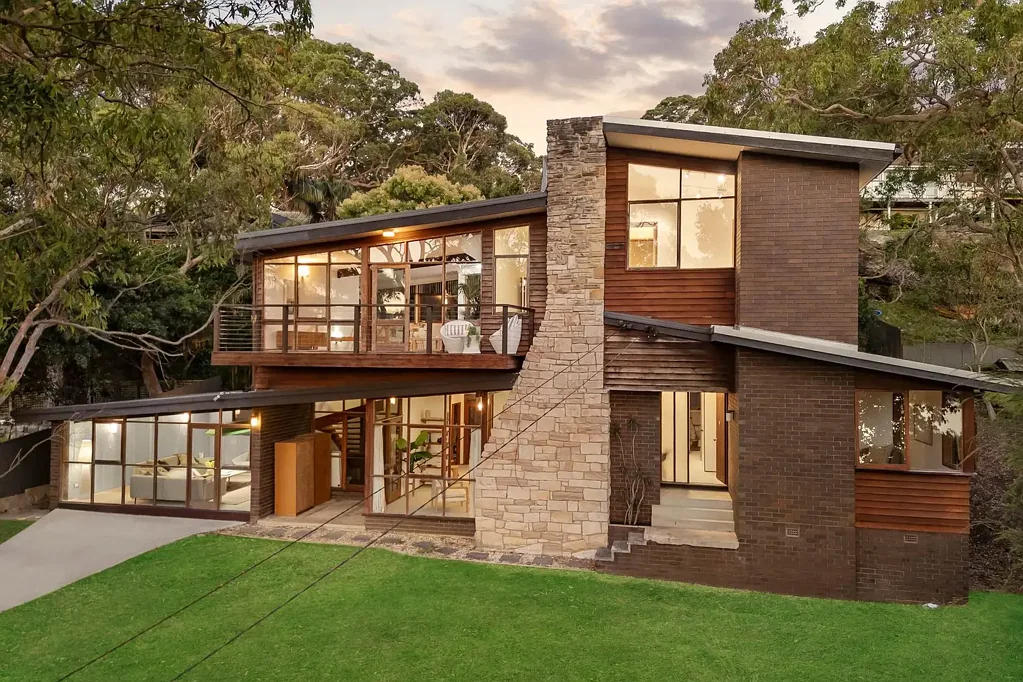 Bilgola Plateau 6房 绿意盎然的 Pittwater 景观，来自一栋备受喜爱且建造精良的住宅 Leafy Pittwater Outlooks from a Loved and Well-Built Home