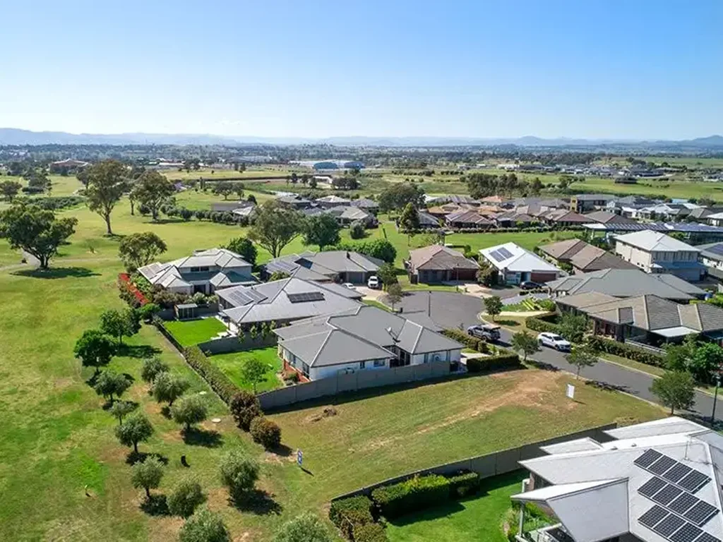 Hillvue Build Your Dream Home on Hillview’s Last Golf Course Block!