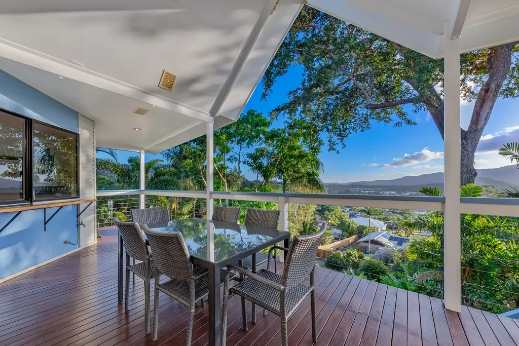 Cannonvale 4房  Forget Cookie-Cutter. This Is a Home with Personality.