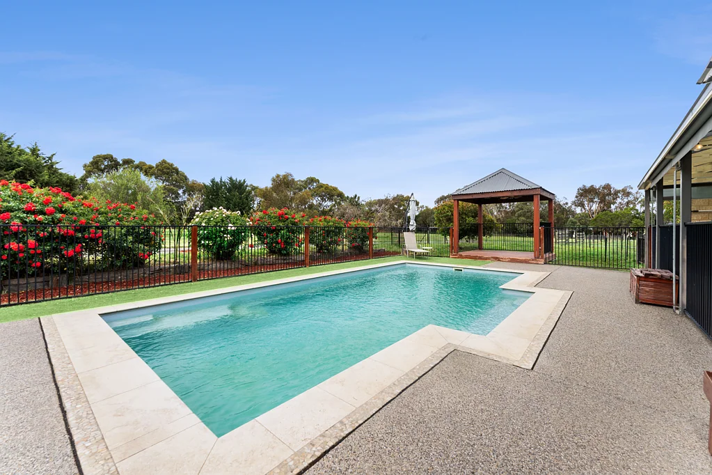 25 Billabong Drive, Monegeetta, VIC 3433