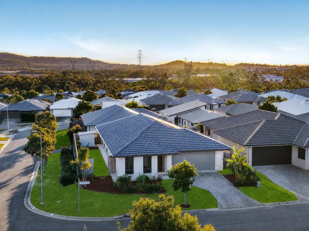 Yarrabilba 4chambre Modern Family Living on a Spacious Corner Allotment!
