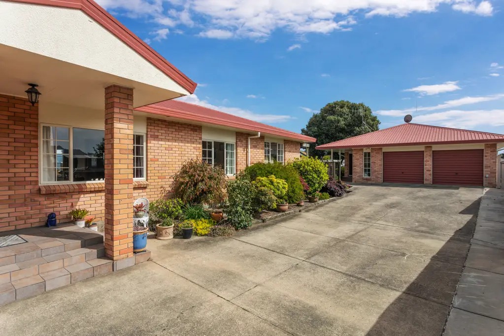 Whakatane 6 Bedroom Packed With Possibilities on Peace