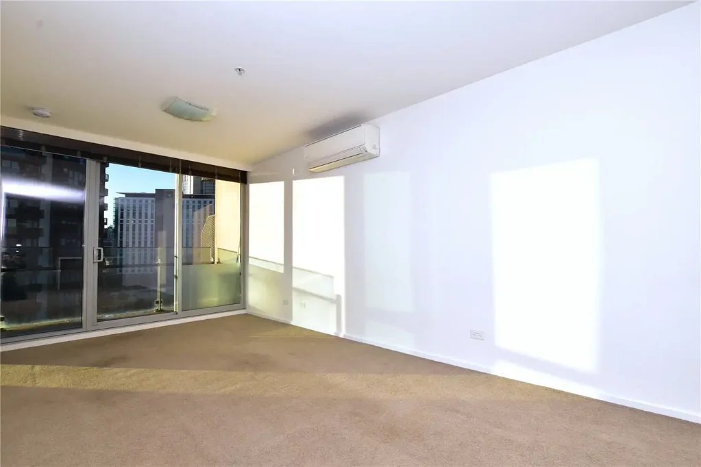 Spacious 2 Beds 2 Baths Apartment With Car Park For Rent!