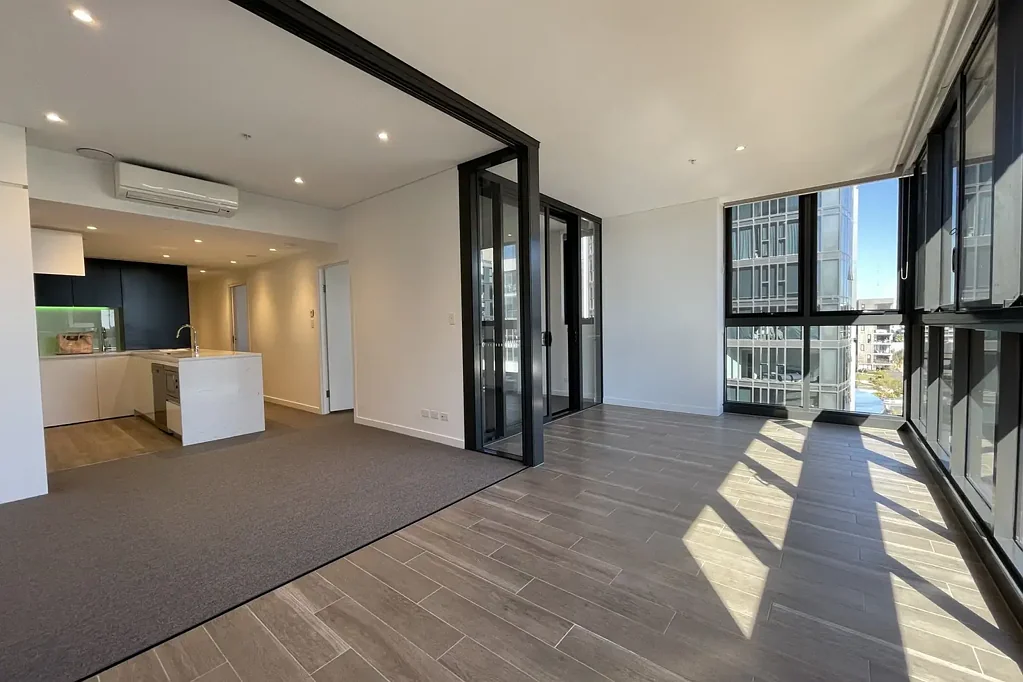 2 Bedroom apartment ! Just Above the Shopping Centre!