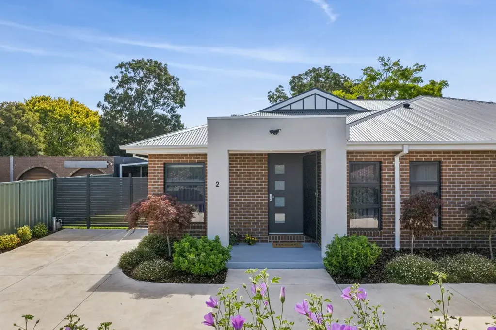 2/15 Worcester Road, Gisborne, VIC 3437