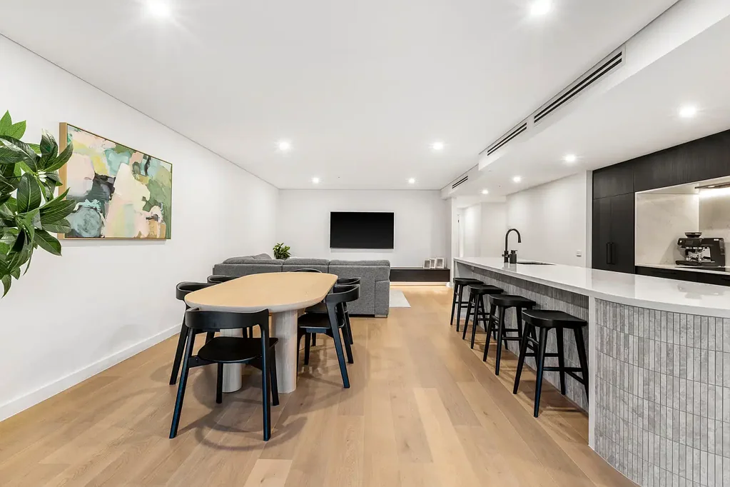 Southbank 3房 Melburnian 的精致奢华生活：一座地标性住宅 Refined Luxury Living at The Melburnian: A Landmark Residence