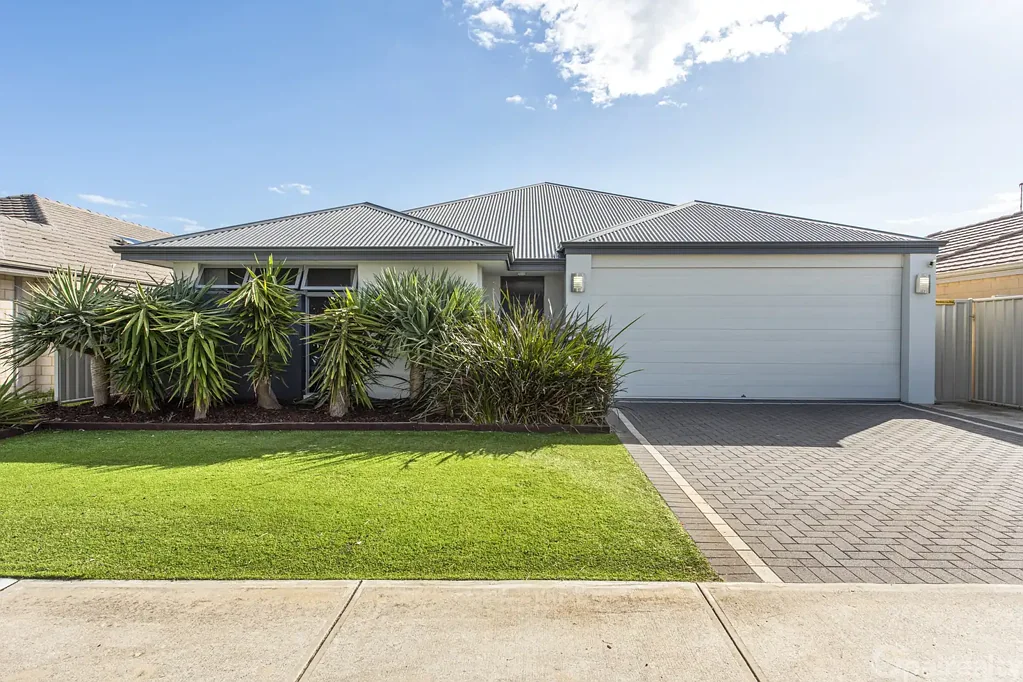 Golden Bay 4Habitaciones Spacious family living with outdoor spa