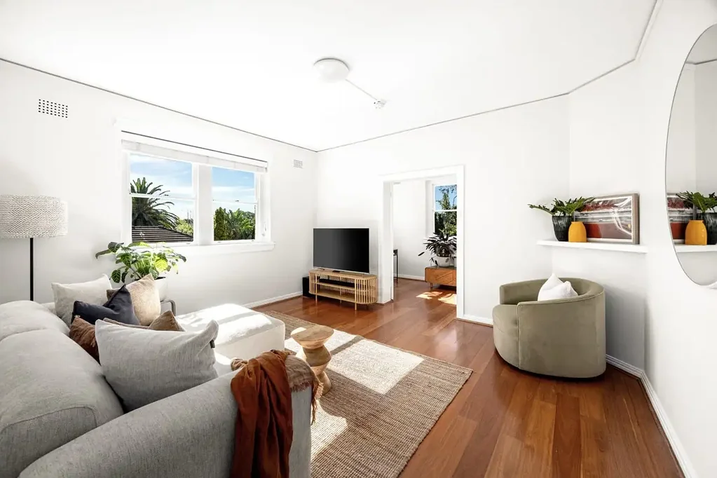 Sun-Filled Art Deco Apartment in Prime Bellevue Hill Location
