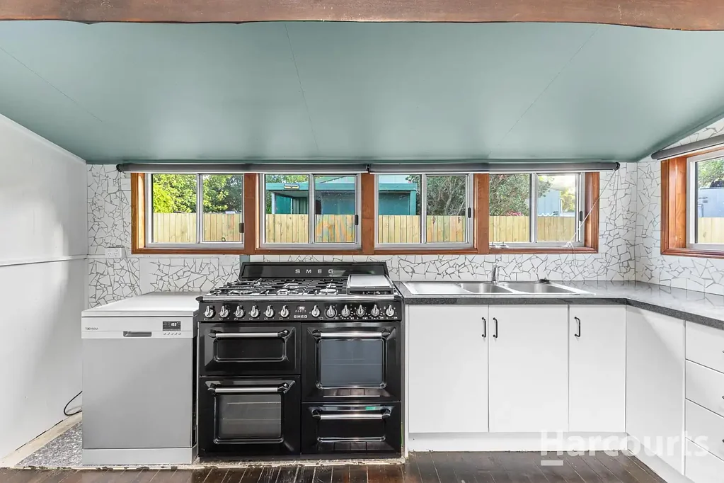 Charming Cottage Close to Schools Shops & Local Favourites