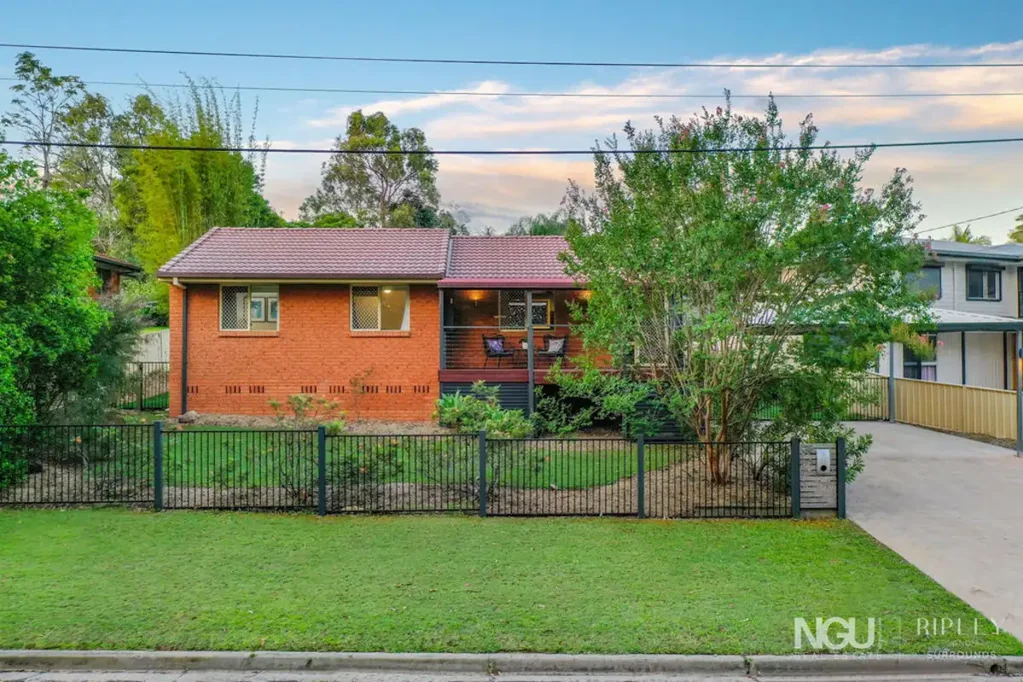 35 Melrose Drive, Flinders View, QLD 4305