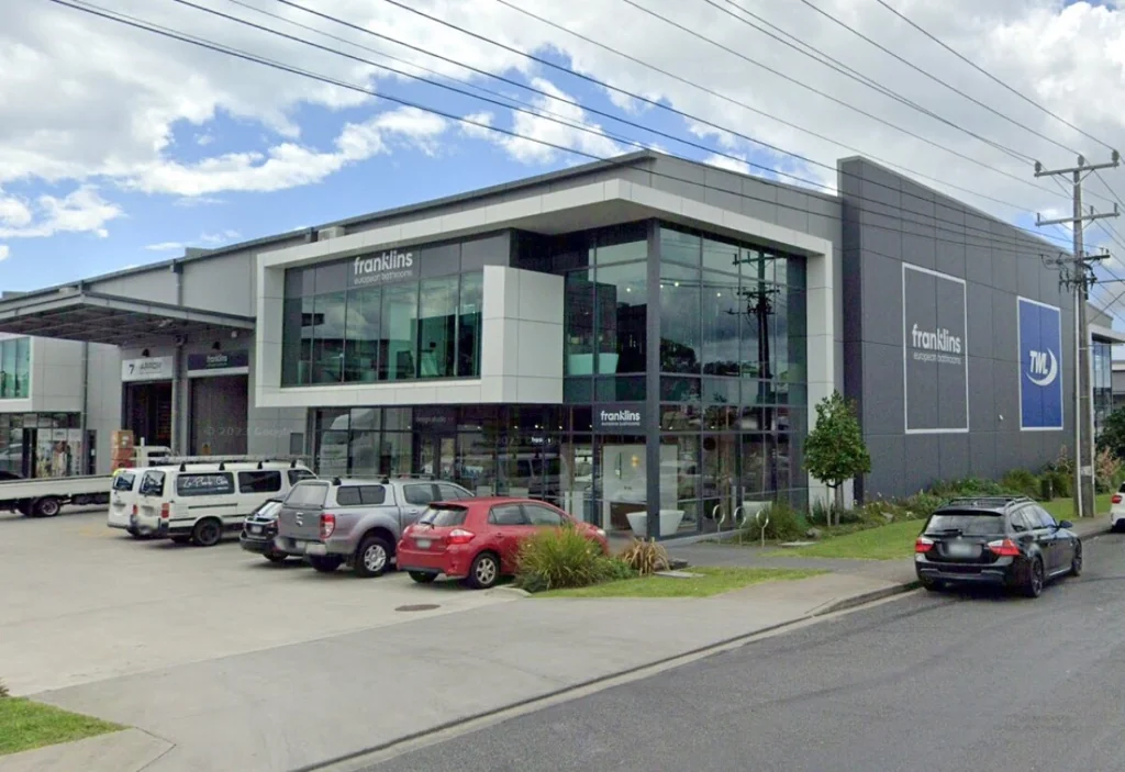Silverdale Prime Location in Silverdale