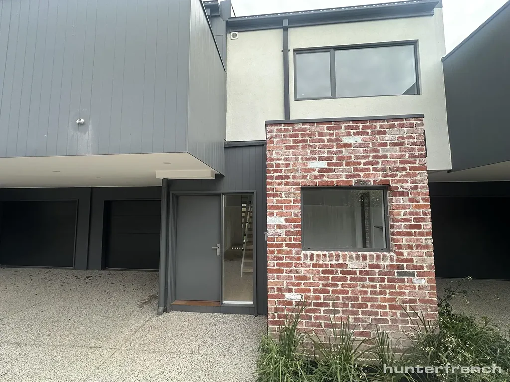 Newport 2침실 BRAND NEW, COVERED UNDER BUILDERS WARRANTY