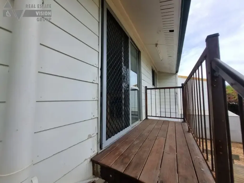 DUAL LIVING FIVE BEDROOM HOME
