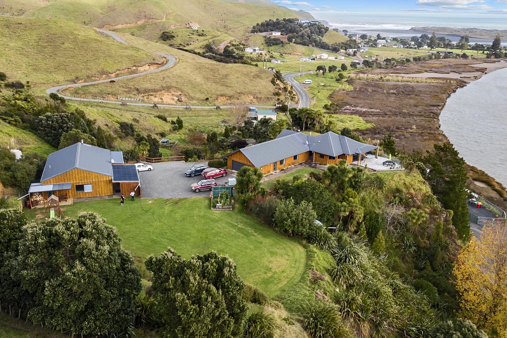Marokopa 4 Slaapkamer Advertised Reserve Auction $400,000